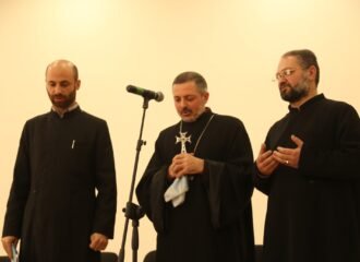 Церковь рядом со студентами