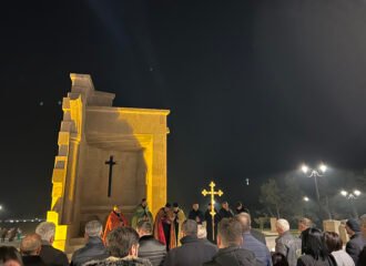 Шествие к мемориальному комплексу