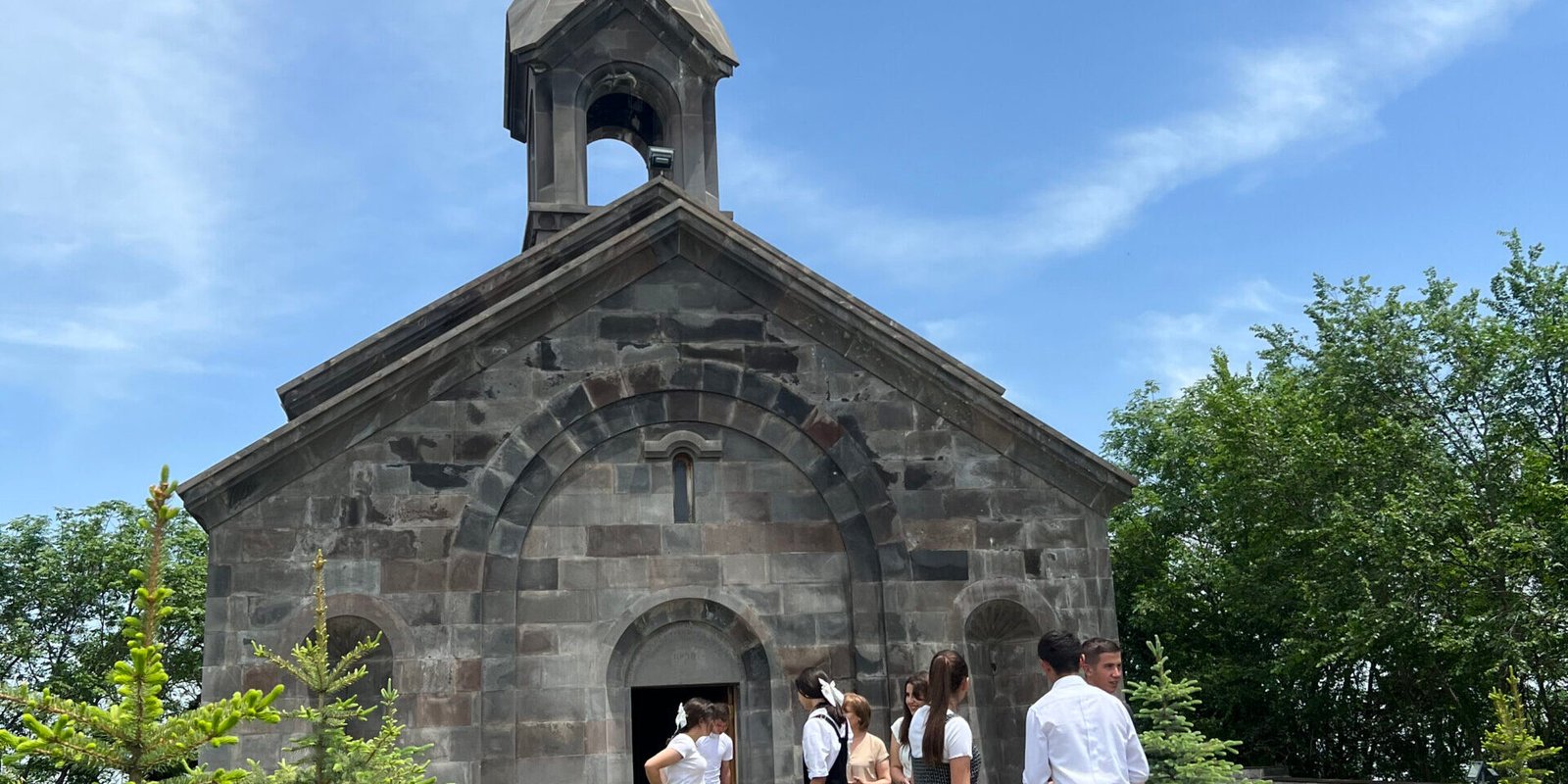 Հոգեգալստյան տոնին կատարվեց շրջանավարտների օրհնության կարգ