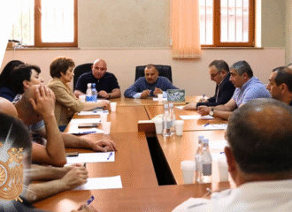 Հանդիպում առաջնորդարանում