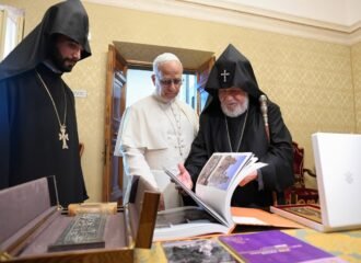 Catholicos of All Armenians Meets His Holiness the Pope