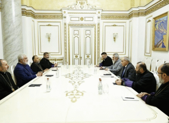 Թող կատաղի հարձակումը մեզ վրա վարանումի առիթ չդառնա. վարչապետի կոչին միացած եպիսկոպոսների հայտարարությունը